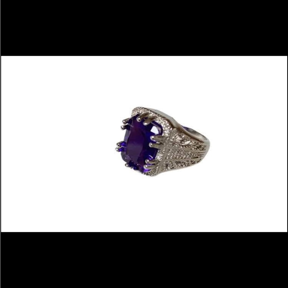 Elegant Silver and Purple Gemstone Ring